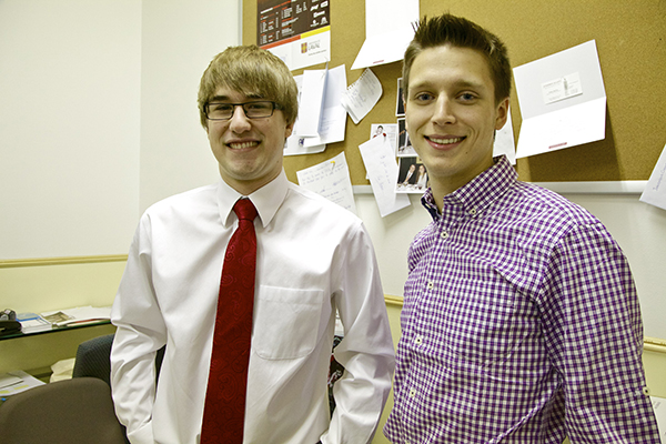 À droite, Julien Côté est vice-président aux communications de l'Association des étudiants en droit.
